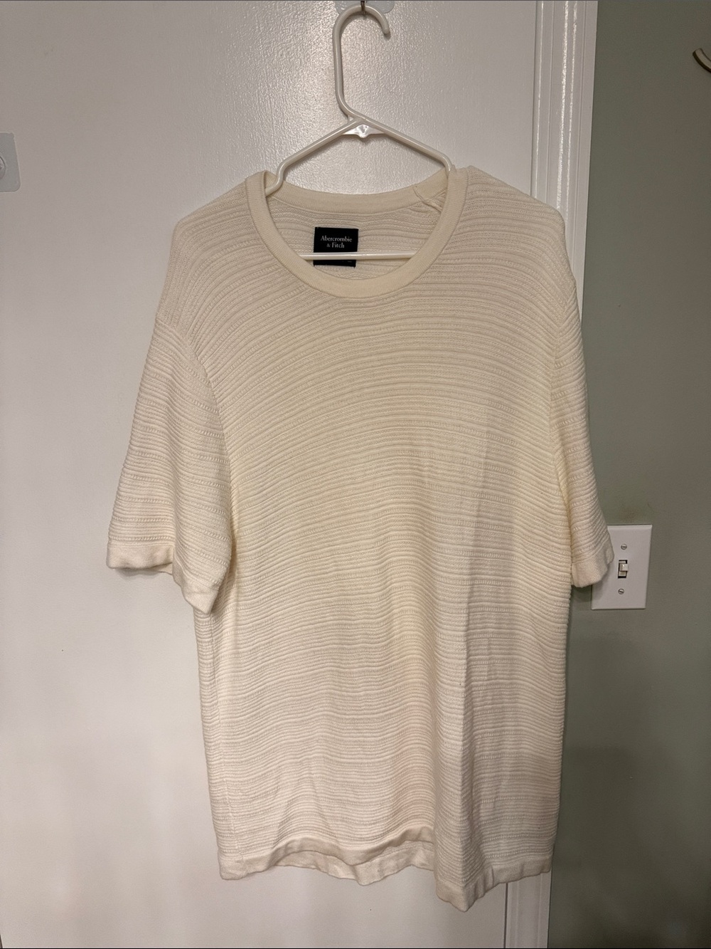 Abercrombie & Fitch Men's Cream Textured Short-Sleeve Knit Tee
